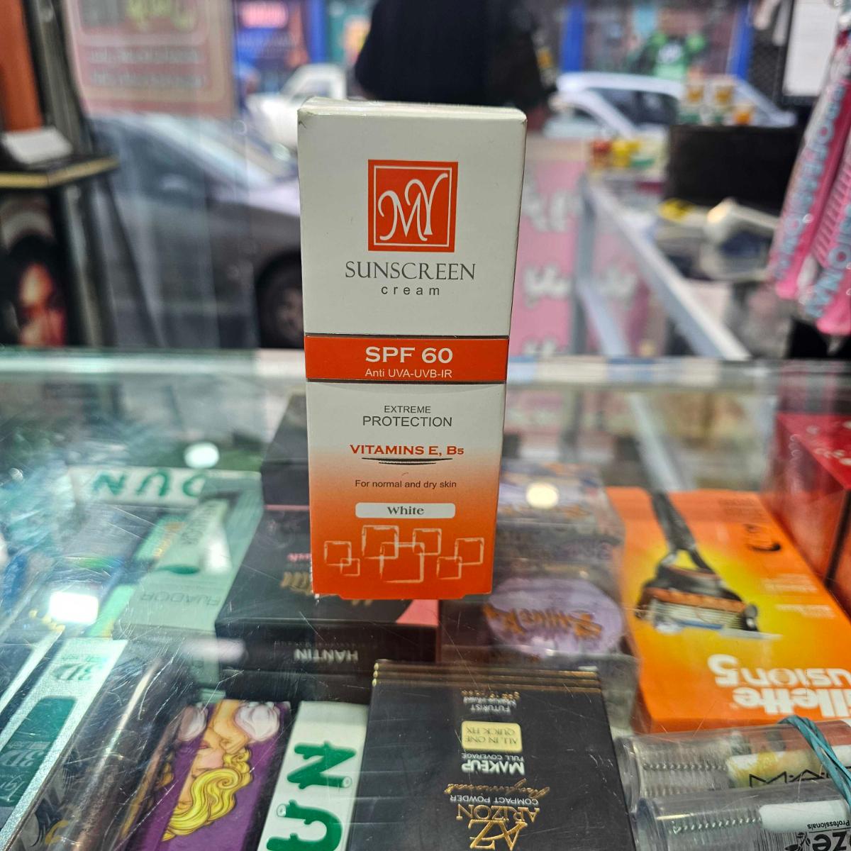 ضد آفتاب بی رنگ SPF60 بیرنگ 50میل مای